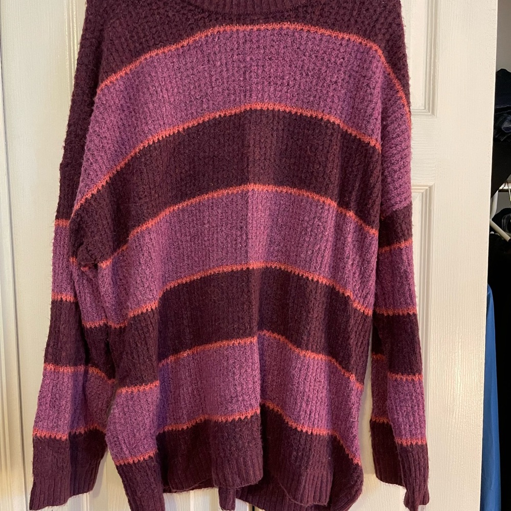 AMERICAN EAGLE crew neck sweater size L purple tones